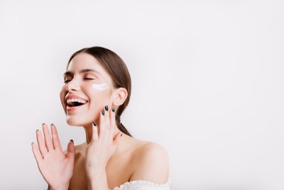 Skin flooding is de beautytrend waar je huid op zit te wachten
